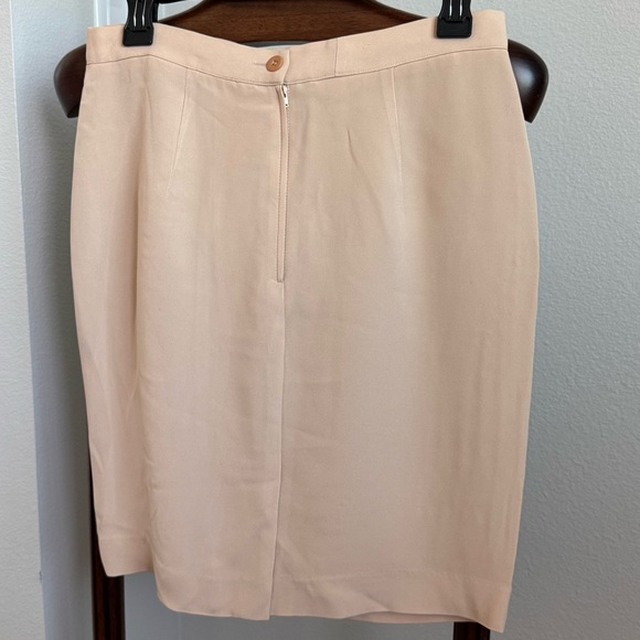 Giorgio Armani Le Collezioni Beige Silk Blend Pencil Skirt Size 42 / US 8 - Picture 4 of 10